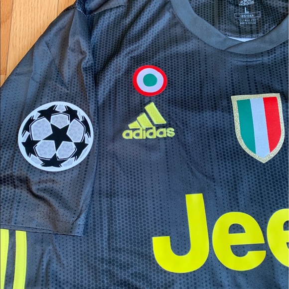 Cristiano Ronaldo Juventus 3rd jersey - Picture 5 of 7